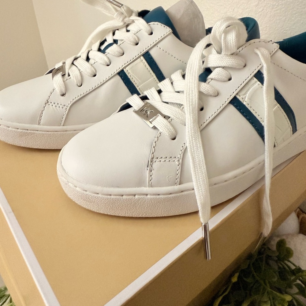 Women’s size 8 White and blue stripe Michael Kors